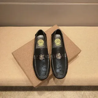 Versace Chain Reaction Mocassins en Cuir Noir avec Boucle Medusa