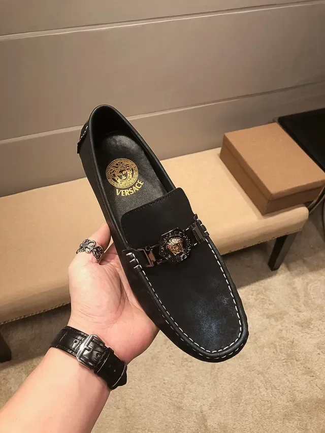 Versace Chain Reaction Zapatos Mocasin de Cuero Negro con Hebilla Medusa 5