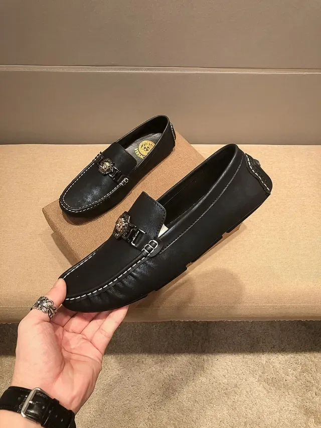 Versace Chain Reaction Zapatos Mocasin de Cuero Negro con Hebilla Medusa 6