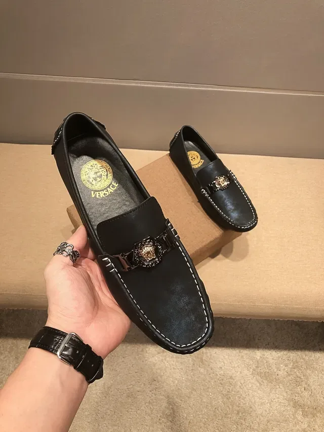 Versace Chain Reaction Zapatos Mocasin de Cuero Negro con Hebilla Medusa 7