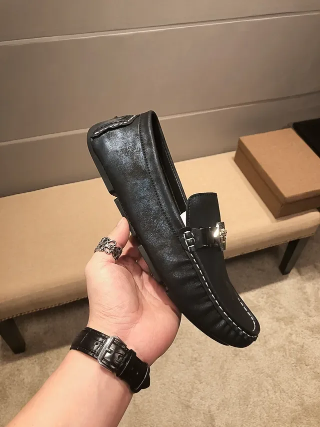 Versace Chain Reaction Zapatos Mocasin de Cuero Negro con Hebilla Medusa 8