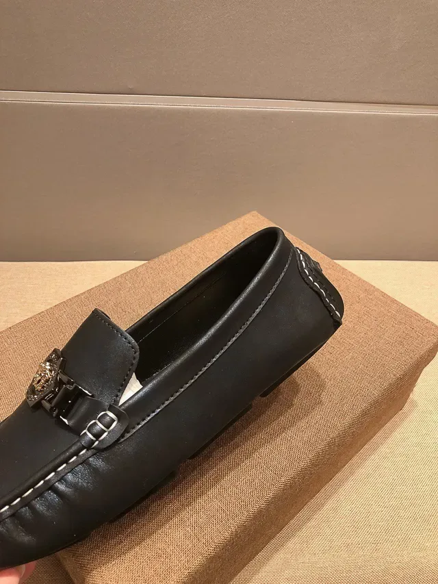 Versace Chain Reaction Zapatos Mocasin de Cuero Negro con Hebilla Medusa 9