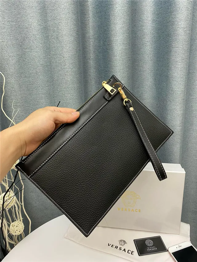 Versace Greca 压纹黑色皮革信封手拿包 6