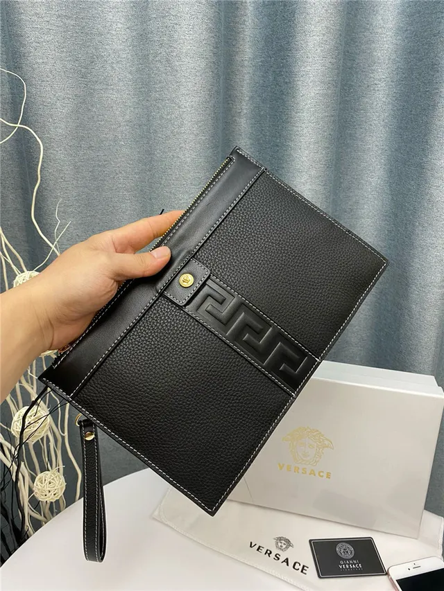 Versace Greca 压纹黑色皮革信封手拿包 7