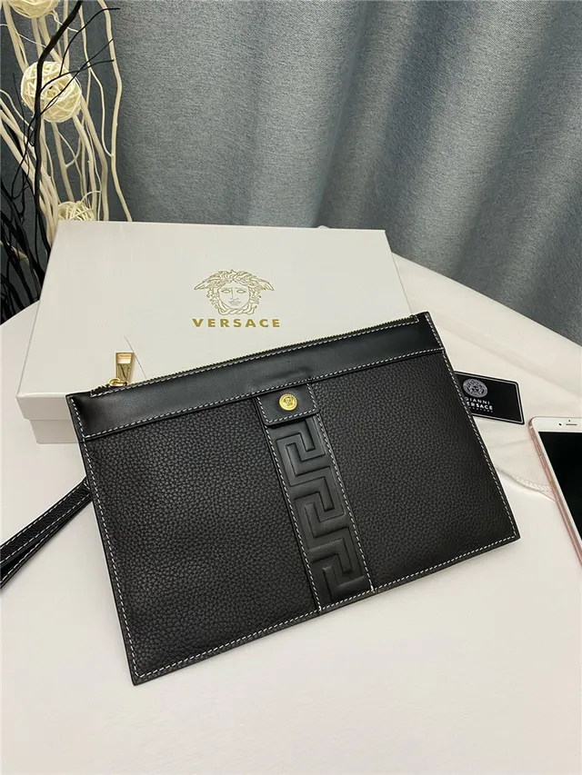 Versace Greca 压纹黑色皮革信封手拿包 8