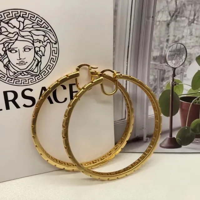 Versace Greca Odissea 古金色希腊钥匙圈形手链 4