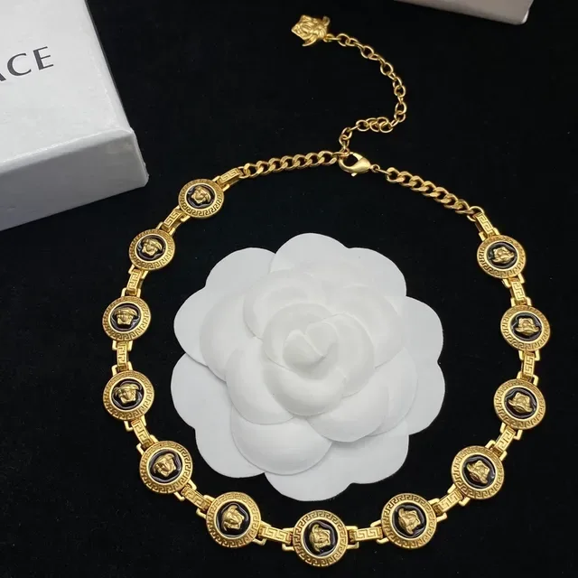 سوار Versace Greca Odissea Medusa Medallion ذهبي أسود مينا 5