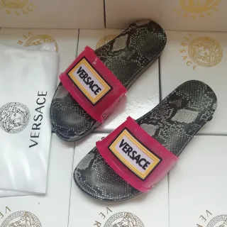 Versace 标志带蛇皮印花粉色拖鞋
