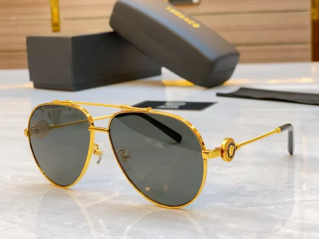 Versace Medusa Aviador Dorado y Azul Marino Gafas de Sol 3