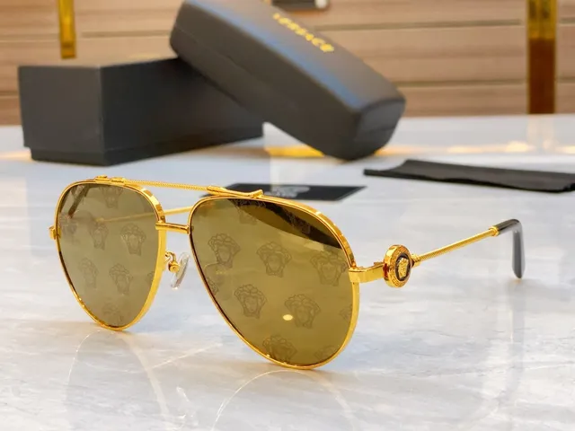 Versace Medusa Aviador Dorado y Azul Marino Gafas de Sol 8