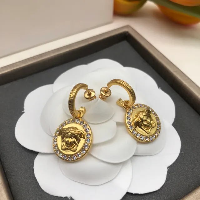 Versace Medusa أقراط معلقة ذهبية وفضية 3