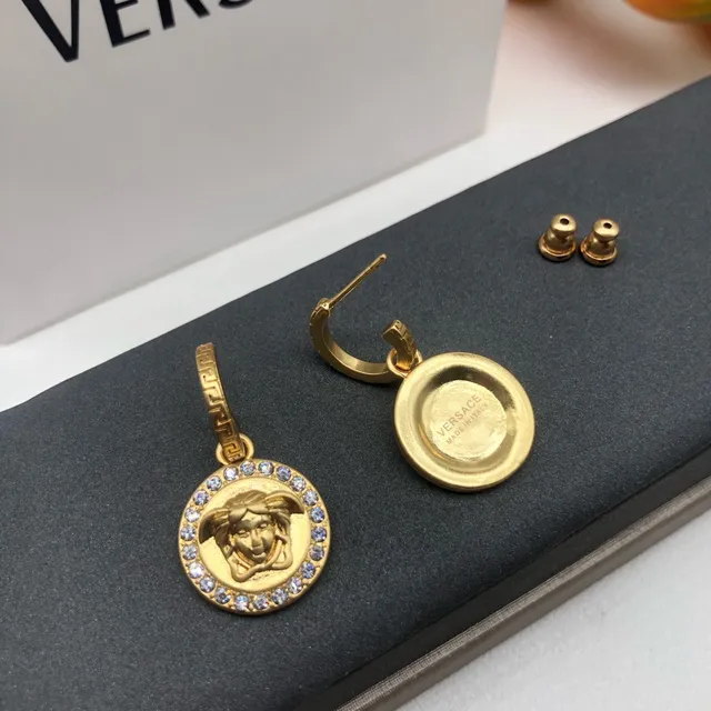 Versace Medusa أقراط معلقة ذهبية وفضية 4