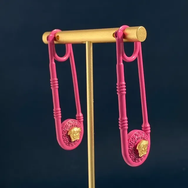 Versace Medusa Safety Pin Brincos Rosa e Dourado 3