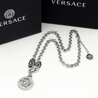 Versace Odissea क्रिस्टल मेड्यूसा पेंडेंट नेकलेस