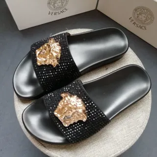 Versace Slide 黑色水晶镶嵌金色的美杜莎头拖鞋