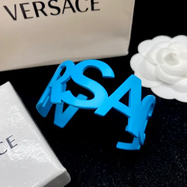 Versace VLogo 雕塑蓝色开放式手镯 2