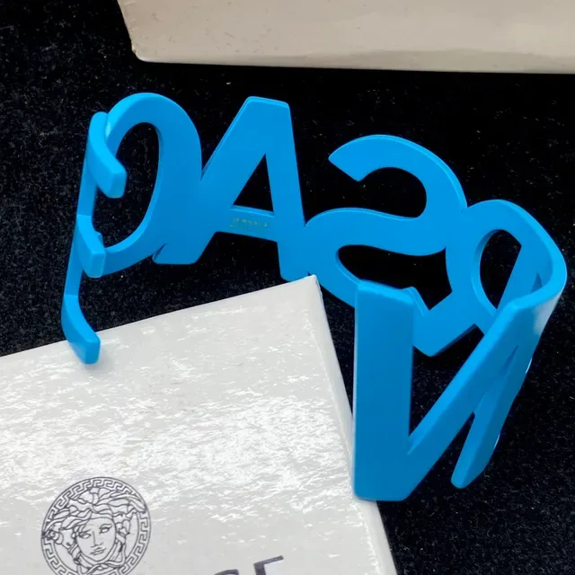 Versace VLogo 雕塑蓝色开放式手镯 5