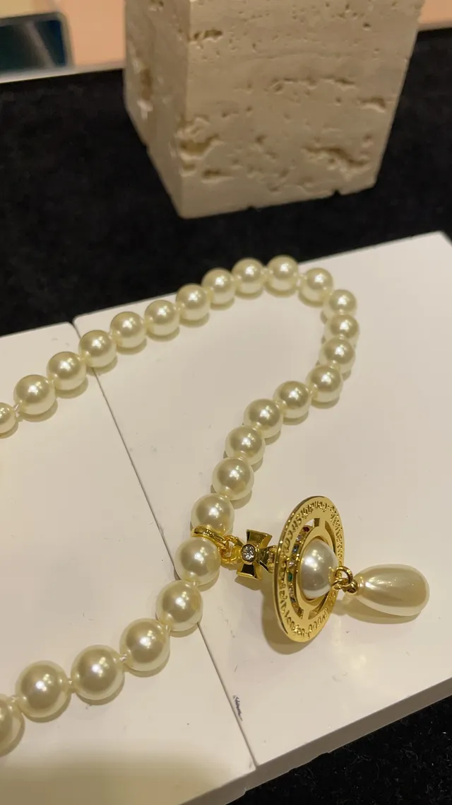 Vivienne Westwood Collier Orb Perle Chaîne Beige Doré Pendentif 3