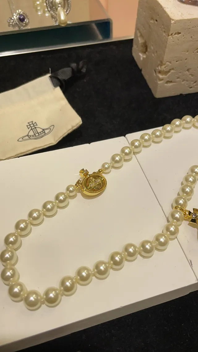 Vivienne Westwood Collier Orb Perle Chaîne Beige Doré Pendentif 4