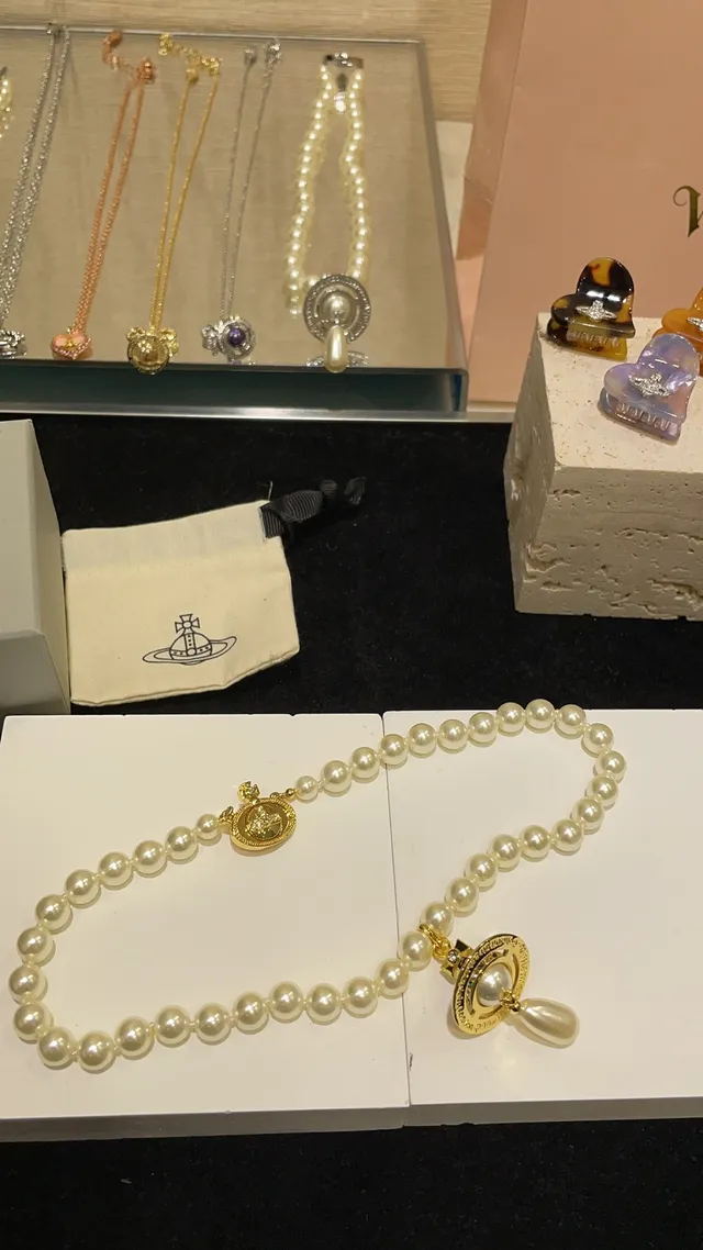 Vivienne Westwood Collier Orb Perle Chaîne Beige Doré Pendentif 5