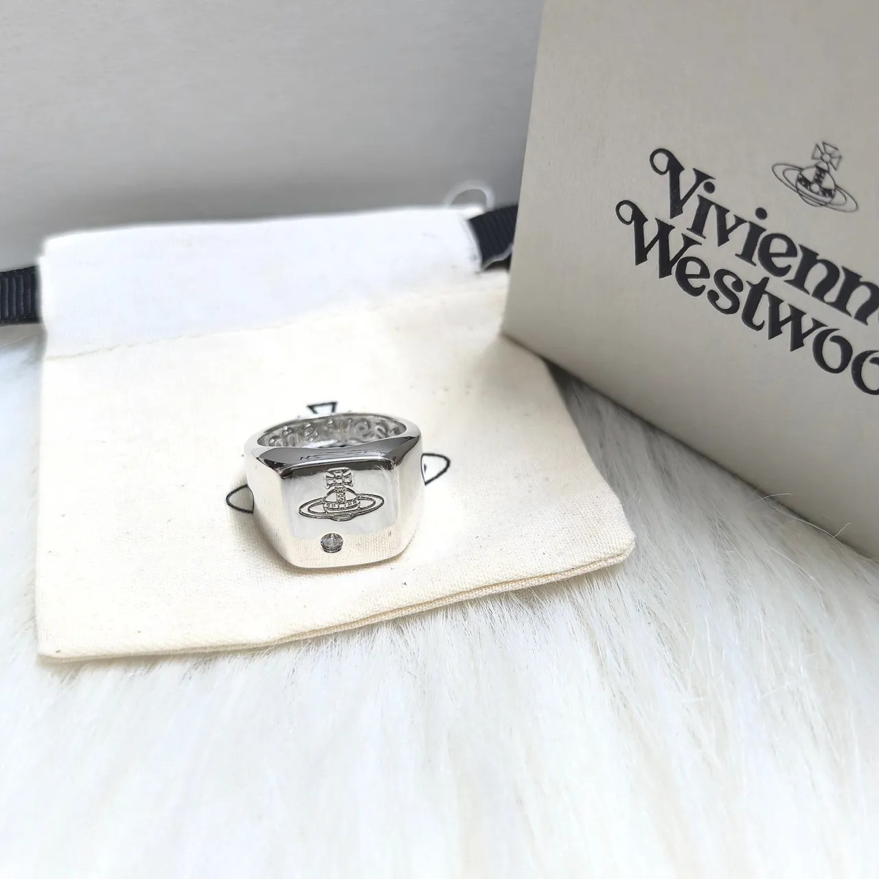 Vivienne Westwood Orb Signet Ring Anéis em tons de ouro e prata 3