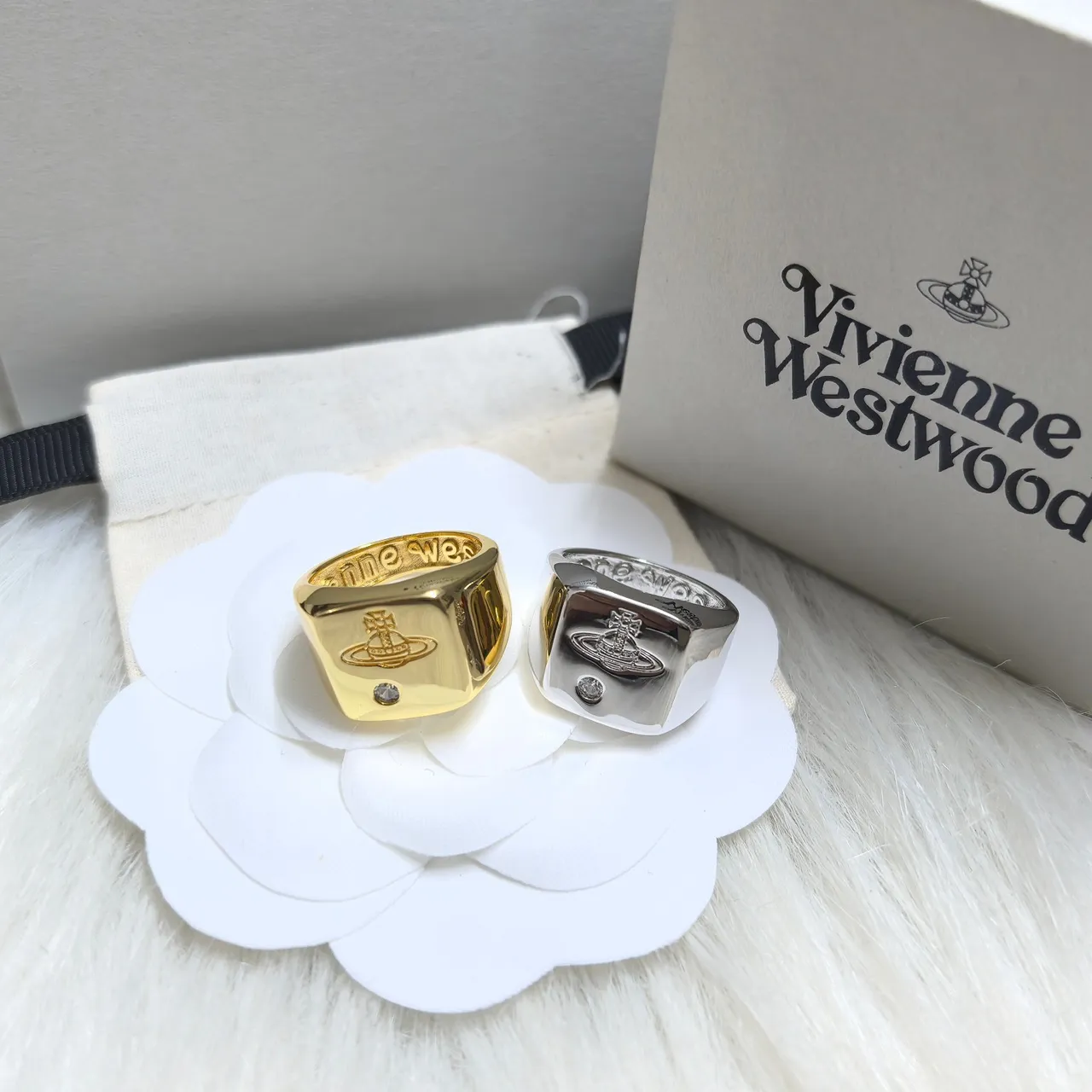 Vivienne Westwood Orb Signet Ring Anéis em tons de ouro e prata 8