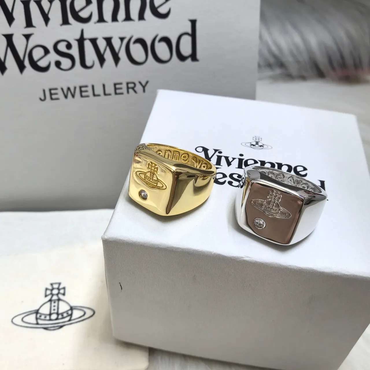 Vivienne Westwood Orb Signet Ring Anéis em tons de ouro e prata 9