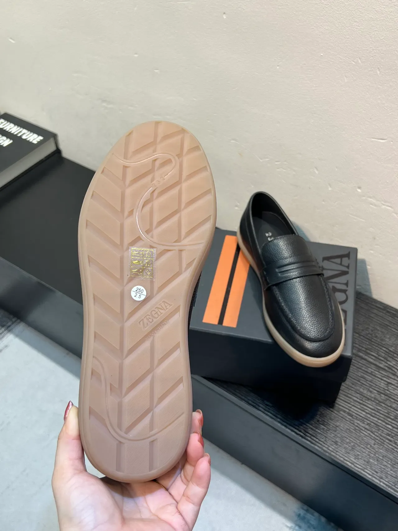 لوفر Zegna جلد محبب أسود بيج بشريط بيني 6
