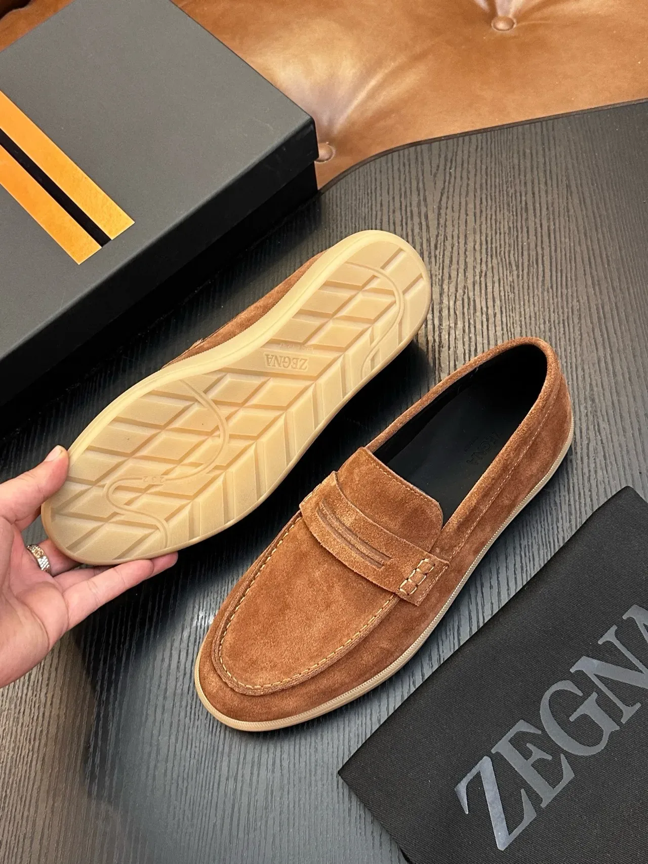 Zegna 棕米麂皮便士乐福鞋 2