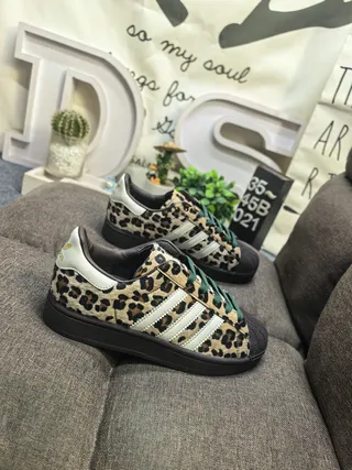 Adidas Tênis Lifestyle Bege Preto Impressão Leopardo Branco Três Listras 9