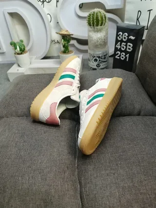 Adidas Tênis Lifestyle em couro aveludado bege e rosa com painel lateral de três listras 6