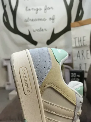 Adidas 米白 低帮 麂皮和纺织面料上部 生活方式运动鞋 3