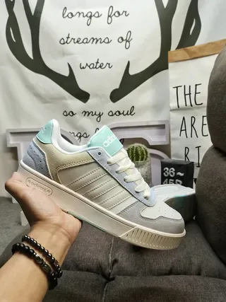 Adidas 米白 低帮 麂皮和纺织面料上部 生活方式运动鞋 5