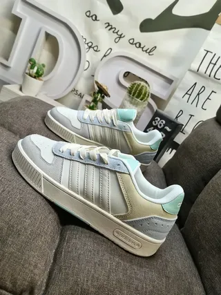 Adidas 米白 低帮 麂皮和纺织面料上部 生活方式运动鞋 7