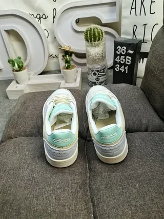 Adidas 米白 低帮 麂皮和纺织面料上部 生活方式运动鞋 8