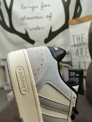 Adidas 米白 低帮 麂皮和纺织面料上部 生活方式运动鞋 23