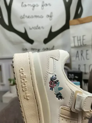 অ্যাডিডাস বেইজ সাদা লো-টপ ভেলক্রো স্ট্র্যাপ লাইফস্টাইল স্নিকার 3
