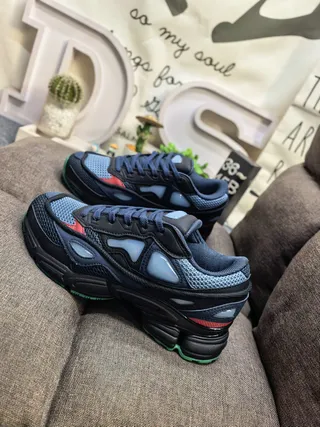 Adidas Preto Azul Construção de jaula em camadas Malha e revestimento sintético Tênis chunky 7