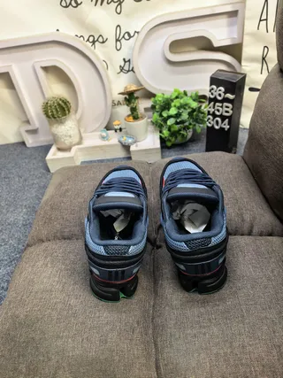 Adidas Preto Azul Construção de jaula em camadas Malha e revestimento sintético Tênis chunky 8