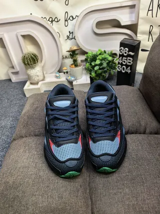 Adidas Preto Azul Construção de jaula em camadas Malha e revestimento sintético Tênis chunky 10