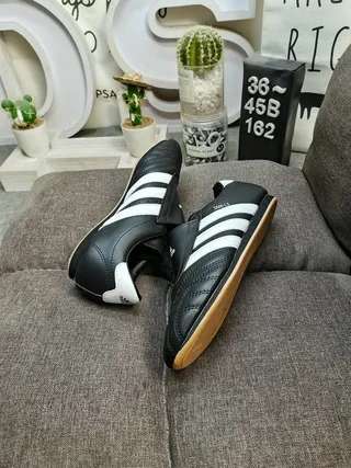 Adidas Chaussures de football indoor Noir Blanc Sans Lacets Bout Matelassé 6