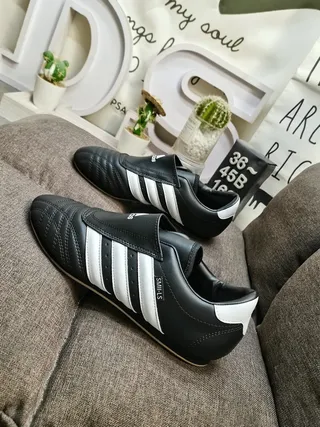Adidas Chaussures de football indoor Noir Blanc Sans Lacets Bout Matelassé 7