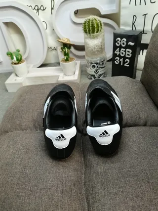 Adidas Chaussures de football indoor noires blanches sans lacets slip-on avec upper matelassé 8