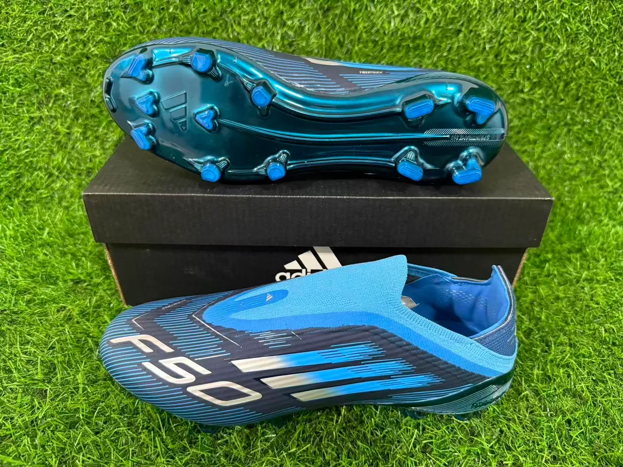 Adidas أزرق أبيض منخفض القطع كم ملائم للجوارب خط السرعة تراكب الرسومات أرضية صلبة أحذية كرة القدم 13
