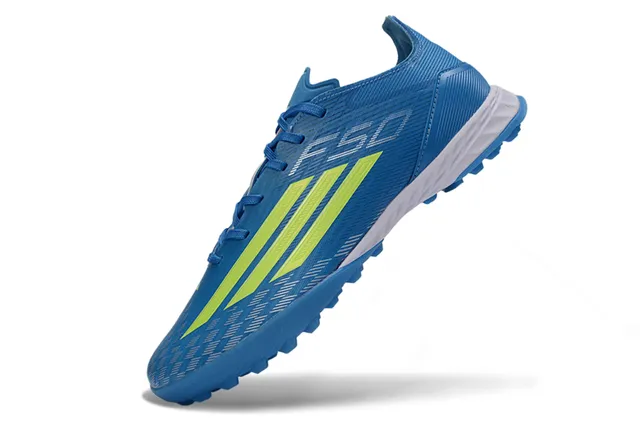 Adidas Tênis de futebol turf sintéticos azul e amarelo com upper texturizado e acanalado de baixo corte 3