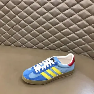 Adidas حذاء رياضي أنيق أزرق وأصفر جلد الغزال مع ثلاث شرائط جانبية