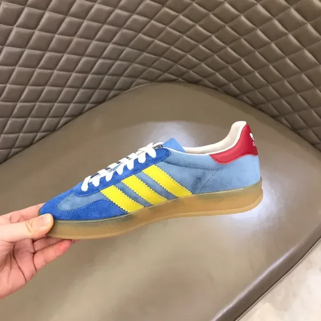 Adidas Zapatillas Lifestyle de Ante Azul y Amarillo con Tres Rayas Laterales 3