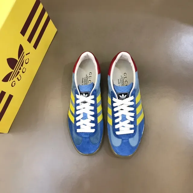 Adidas Zapatillas Lifestyle de Ante Azul y Amarillo con Tres Rayas Laterales 9