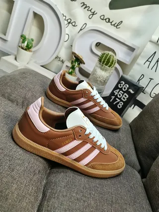 Adidas 棕粉低帮麂皮皮革混合生活方式运动鞋 9