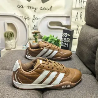 Adidas棕白皮革鞋面三道杠生活休闲运动鞋